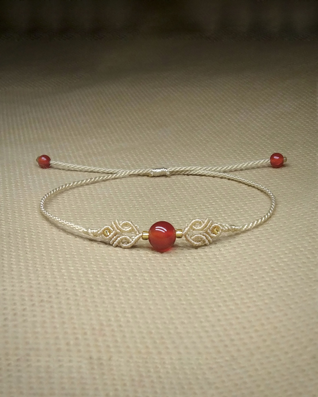 Tali adjustable Gelang Arunika dengan simpul geser